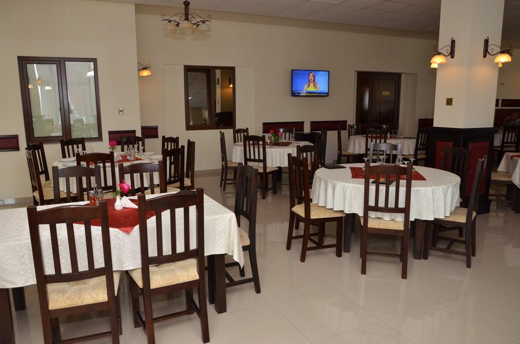 Hotel Restaurant La Conac Botiz 외부 사진