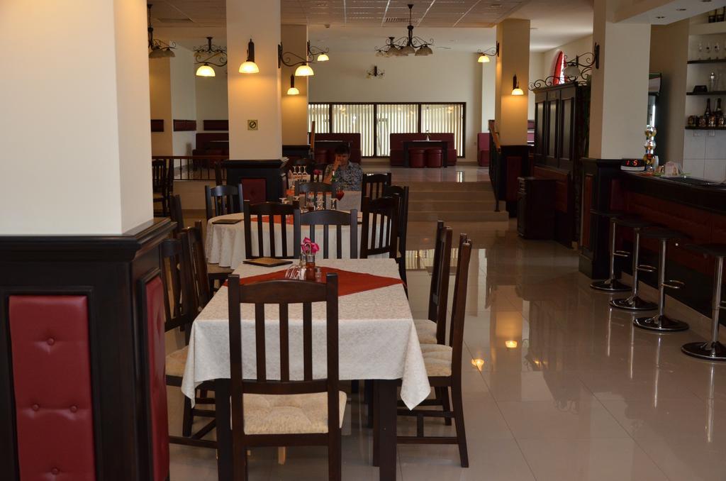 Hotel Restaurant La Conac Botiz 외부 사진