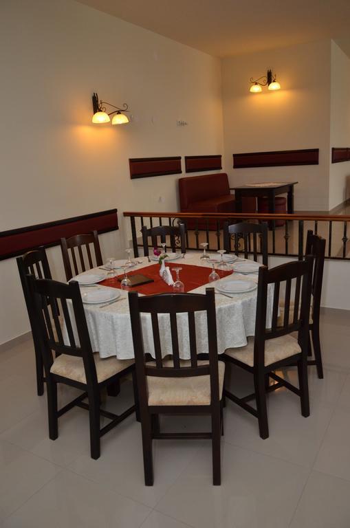 Hotel Restaurant La Conac Botiz 외부 사진