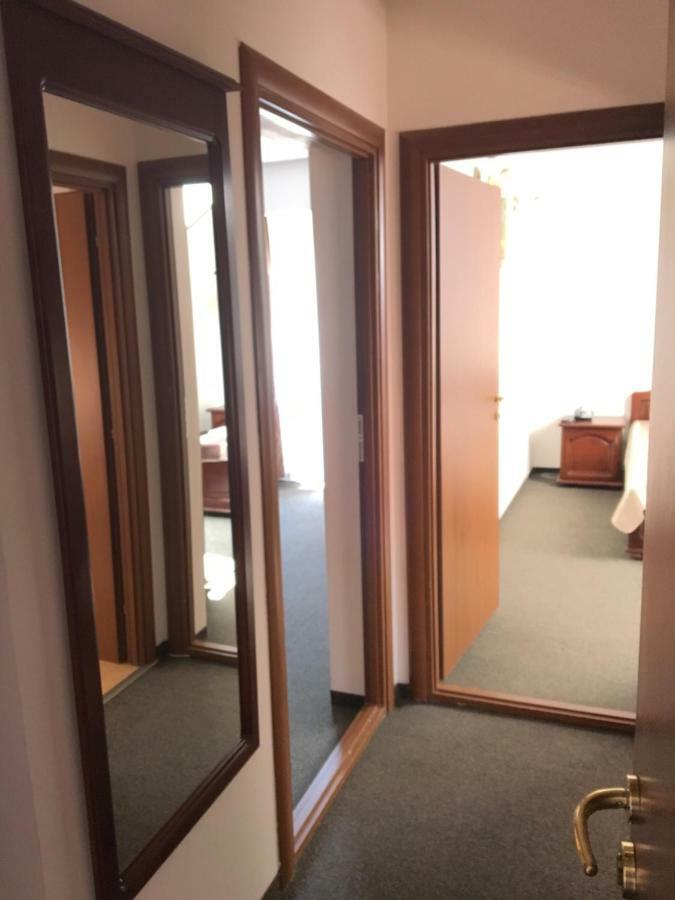 Hotel Restaurant La Conac Botiz 외부 사진