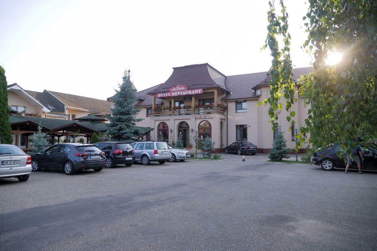 Hotel Restaurant La Conac Botiz 외부 사진